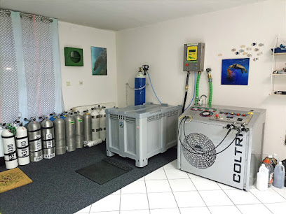 škola potápění AQUANAUT, servis potápěčské techniky APEKS, plnění tlakových lahví Vzduch, Nitrox, Trimix