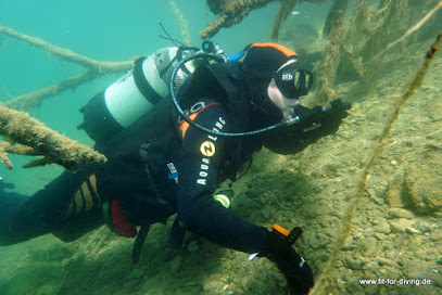 PADI 5-Star Dive Center FIT for Diving