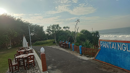 Pantai bukit indah Nglolang