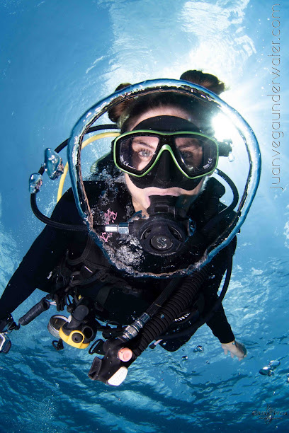 Juan Vega Underwater