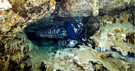 Deep Dark Diving - Yucatan