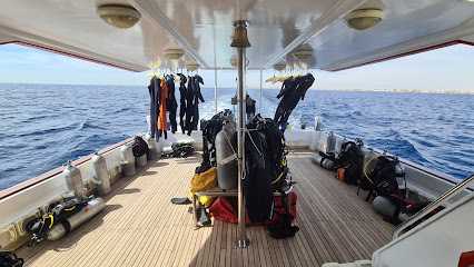 James & Mac Diving Center